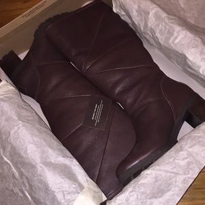 UGG W AVERY LEATHER BOOTS